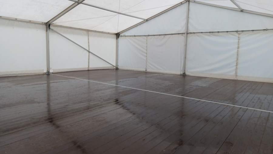 Párty stan 10x30m s podlahou